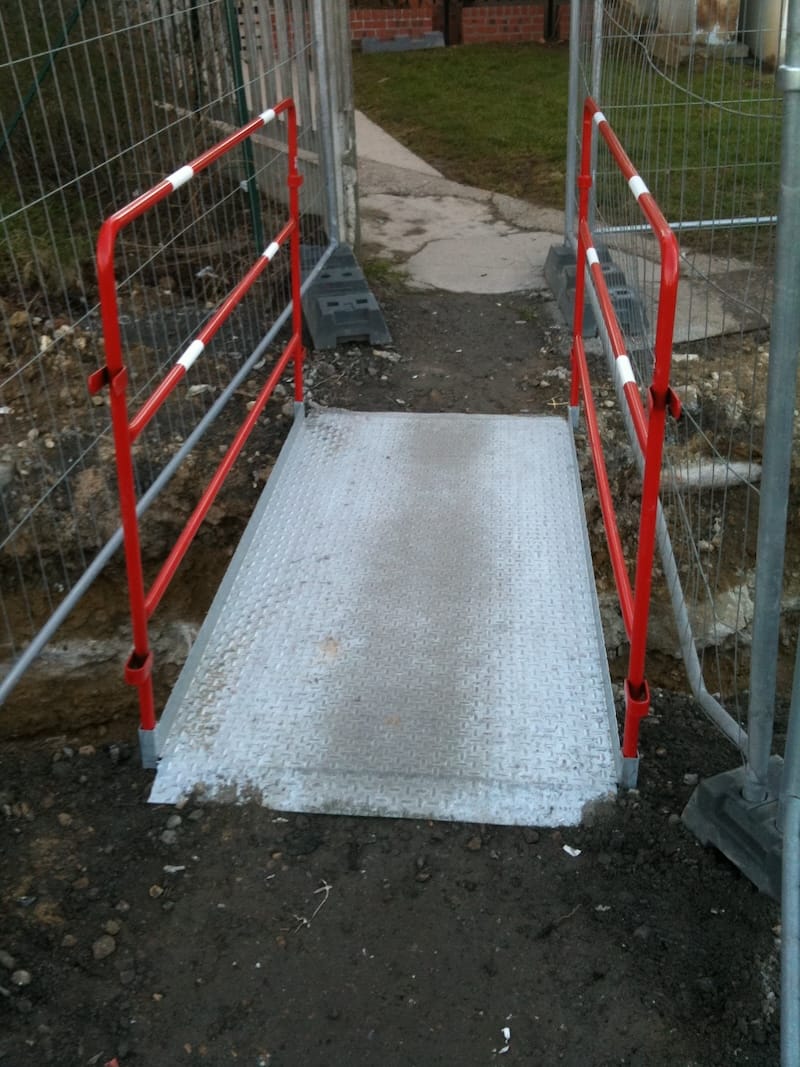 Passerelle acier galvanisé avec barrières